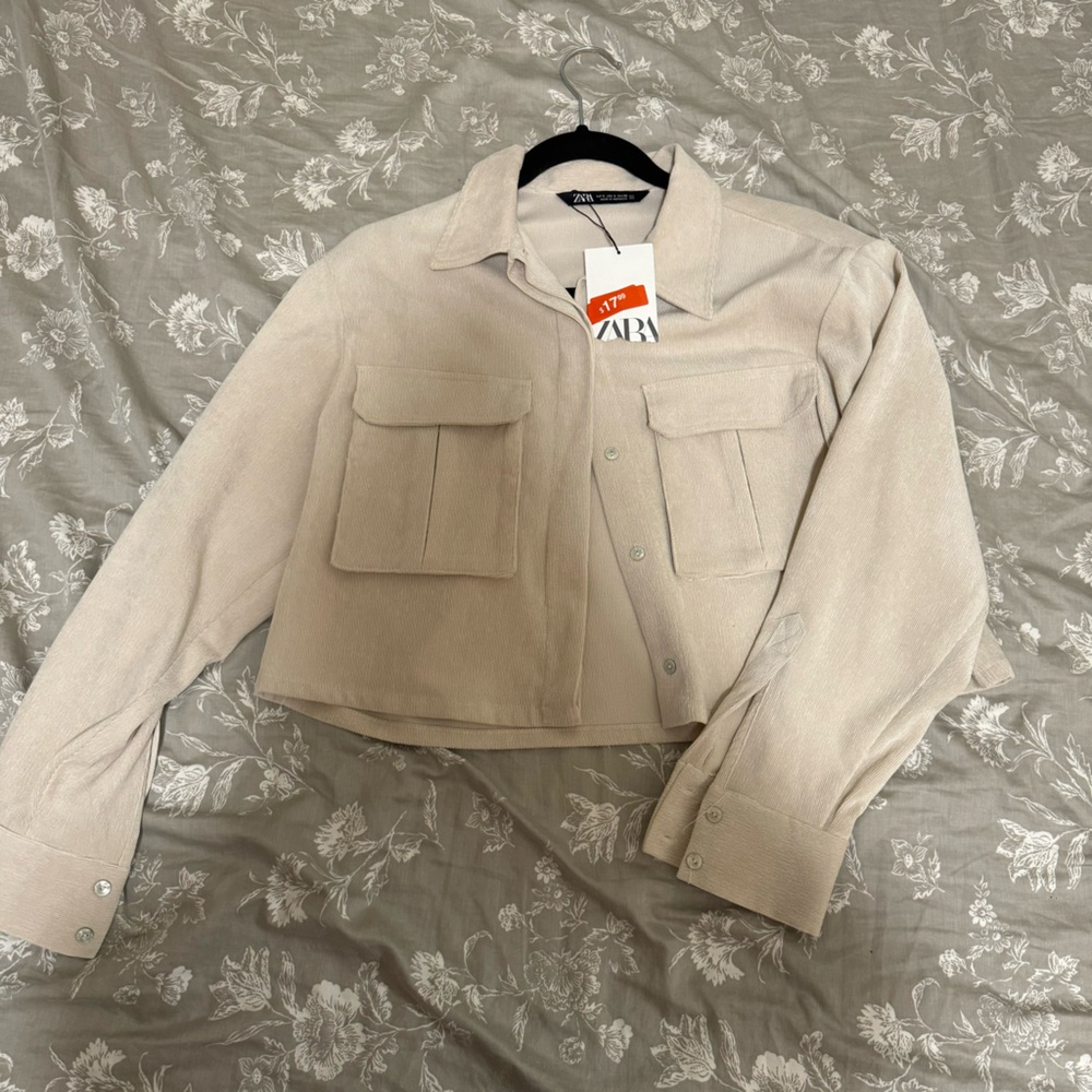 NWT! Zara cream cropped corduroy button down shirt, size S